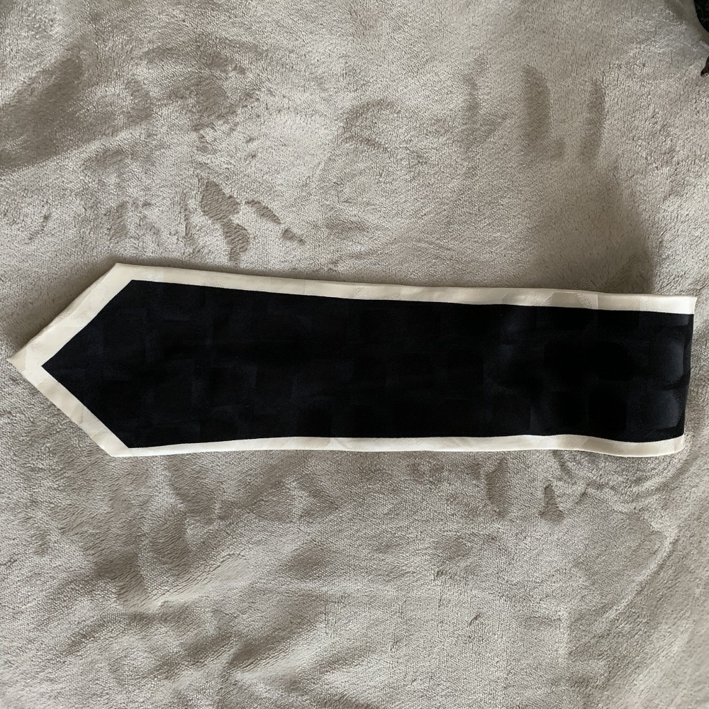Di Moggio 100% silk tie